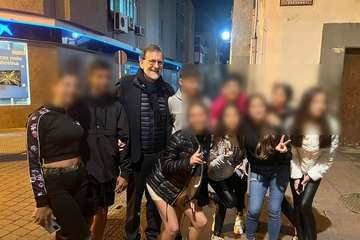 Mariano Rajoy, de paseo por la zona comercial de Telde/TA.